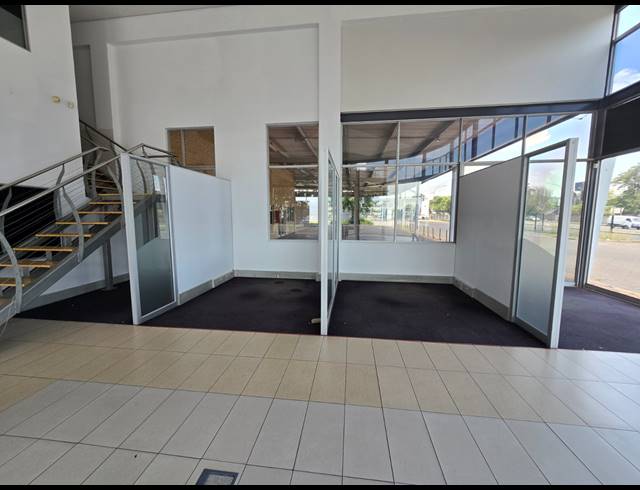 2,227M² SHOWROOM TO LET IN BRUMA